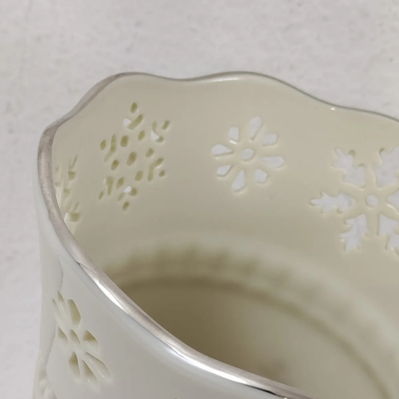 HTF Lenox 2005 Decorative 8.75" Ivory Vase Large Pierced Snowflake Silver Detail - Picture 10 of 12